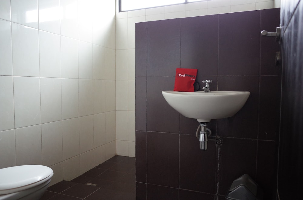 RedDoorz near Alun-alun Kota Sukabumi