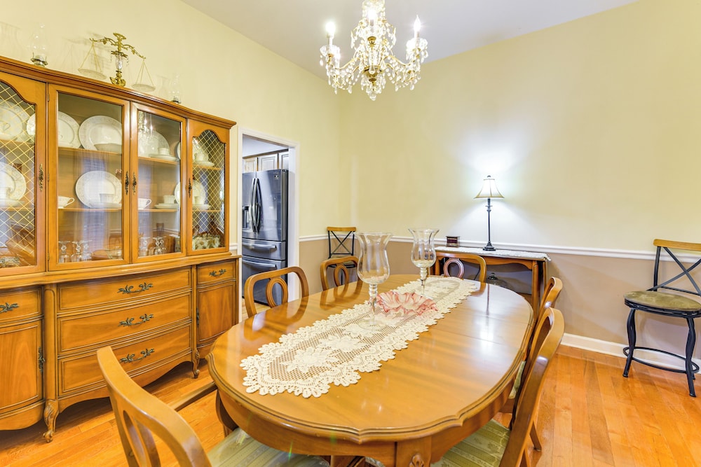 3 Mi to Historic Dtwn: Family Retreat in Beaufort!