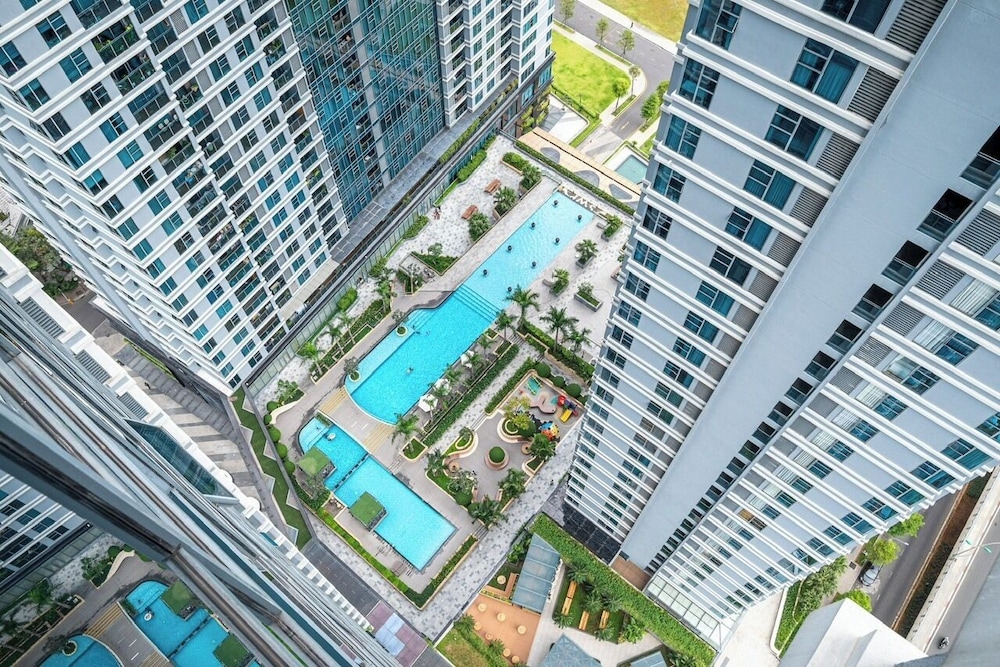 Luxury Sunwah Apartment near Landmark 81 - City View