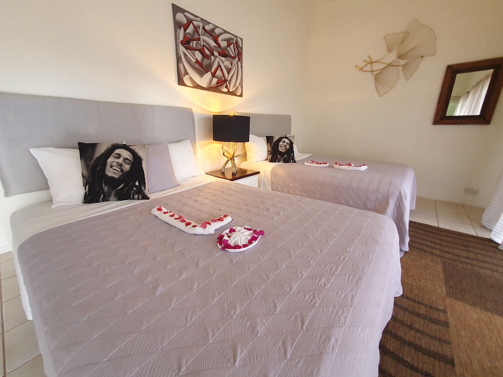 Ocean View Villa 7 Bedroom Home by RedAwning view 3