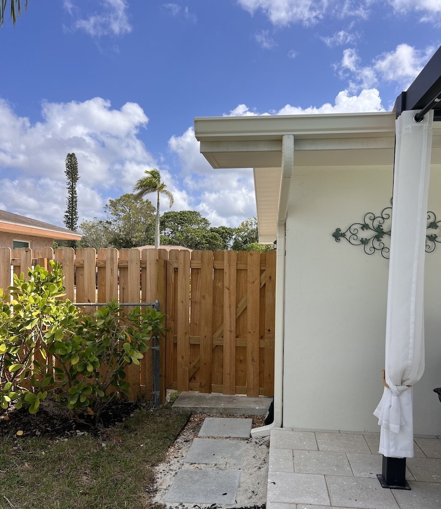 Luxury Pool Dog Friendly Central To Naples And Marco Island By Sky Run Naples 3 Bedroom Home