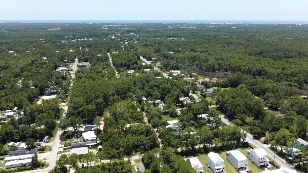 Bayou Bungalow by Avantstay Walk to Boat Ramp & Bay Private Yard