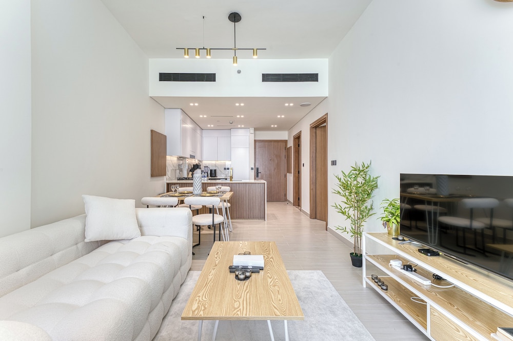PVH - Vibrant 1BR in Binghatti Amber