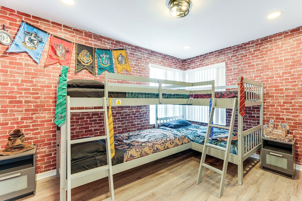 Florida Fun! Family Condo w/ Pool, 8 Mi to WDW