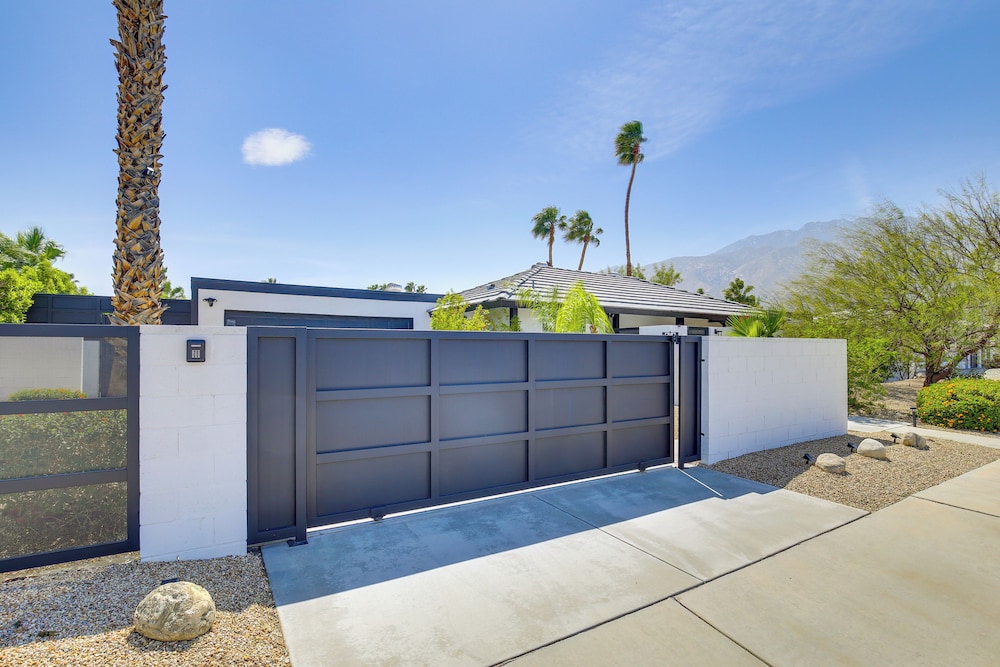 Mtn Views & Outdoor Oasis: Palm Springs Getaway
