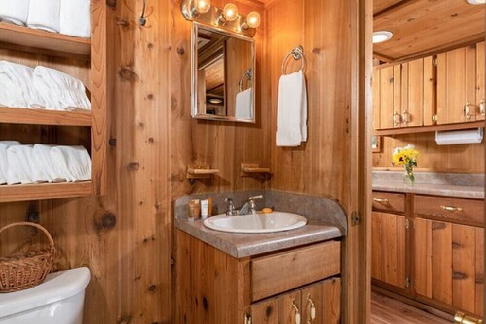 Engadine Inn  Cabins - Property Image 37