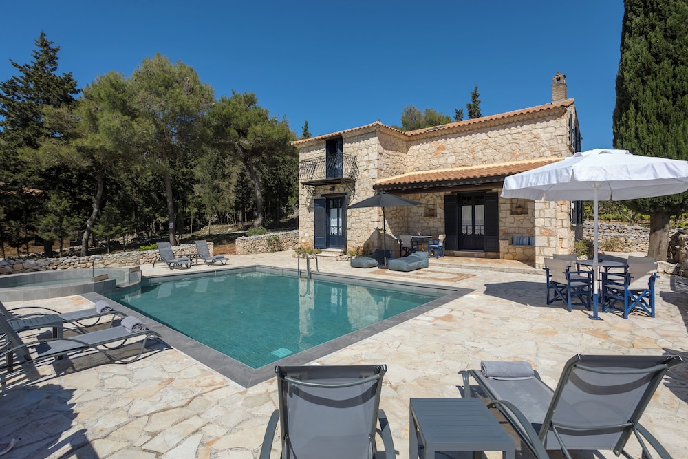 ARESTI MOUNTAIN RESORT view 5