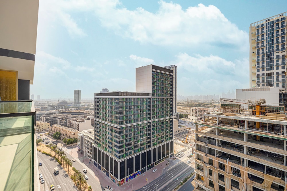 JVC Suites by Hostiva - City View