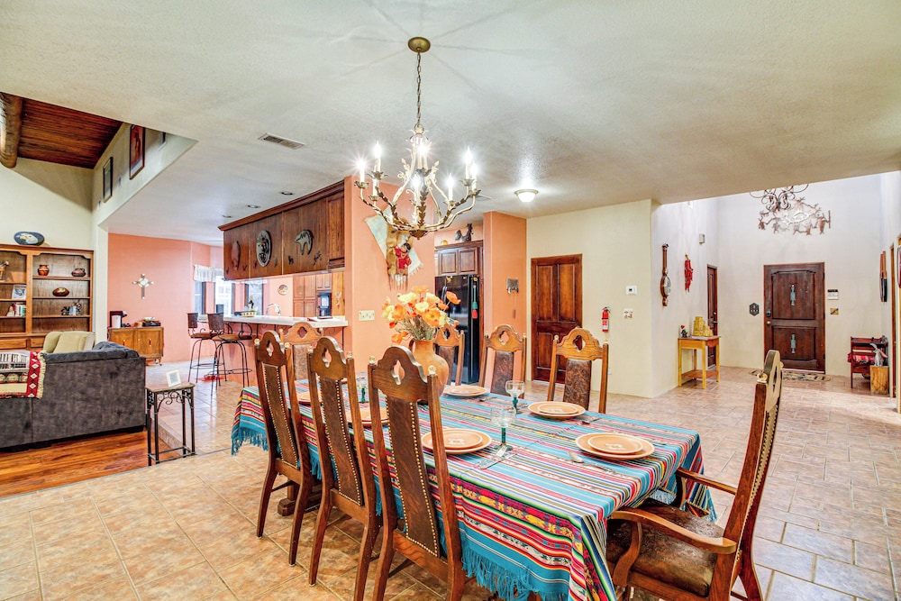 Stunning Sandia Mtn Views: Rio Rancho Retreat