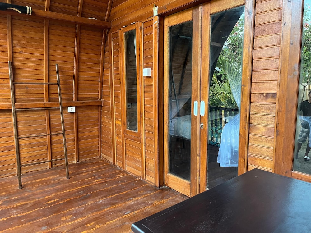 Made Taro Menjangan Homestay
