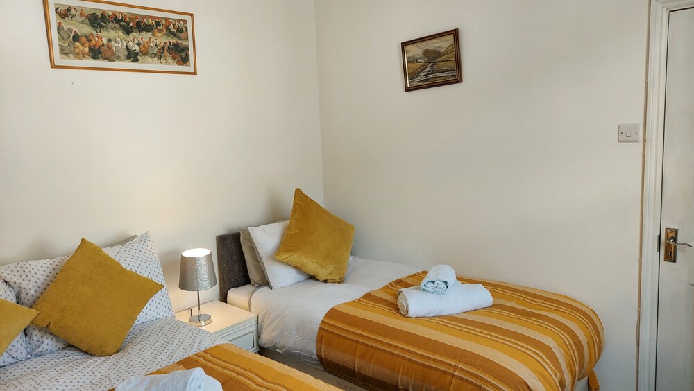 Victoria Heights - Beautiful 3-bed in Gillingham K view 5