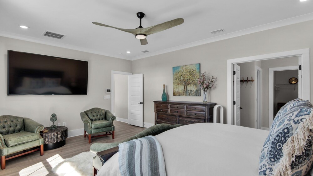 4BR Home With Deck & Grill Fun + Free Attraction Tickets!