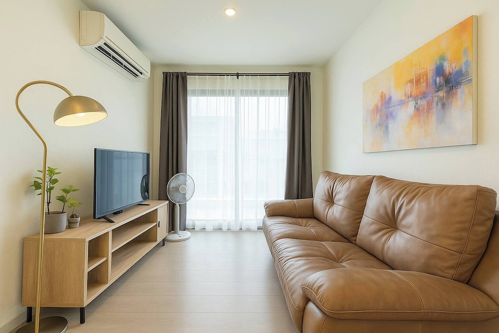 2BR 7 Mins Walk to BTS Bill Included