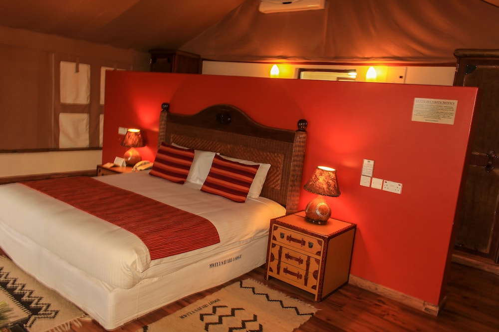 Mweya Safari Lodge