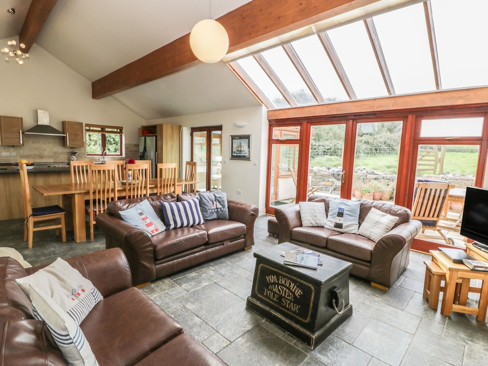 Manaros Cottage