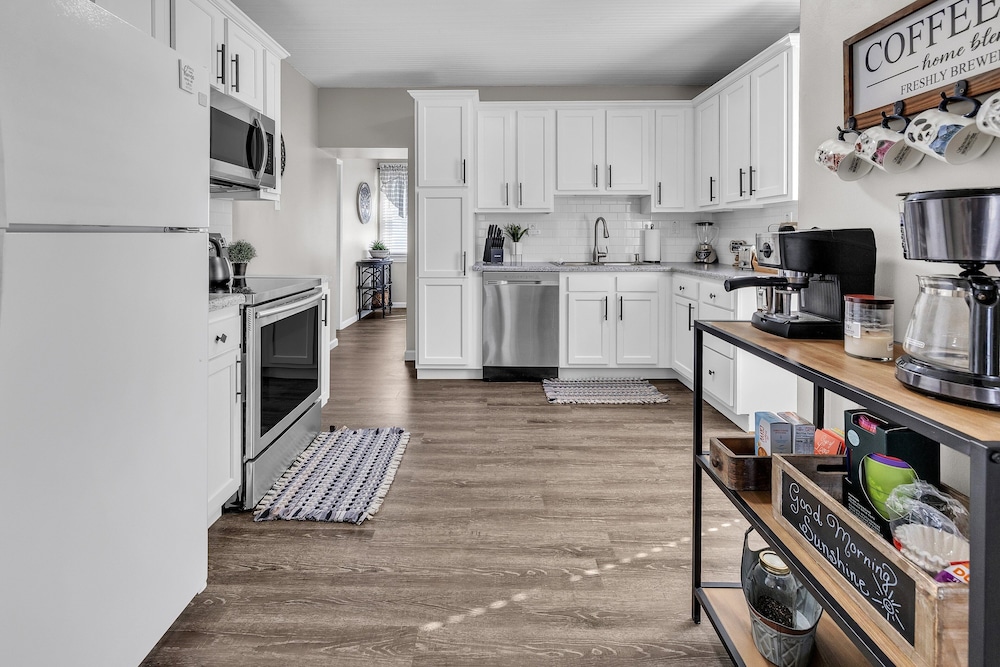 Serene Corner Cottage With Hot Tub 3 Bedroom Home