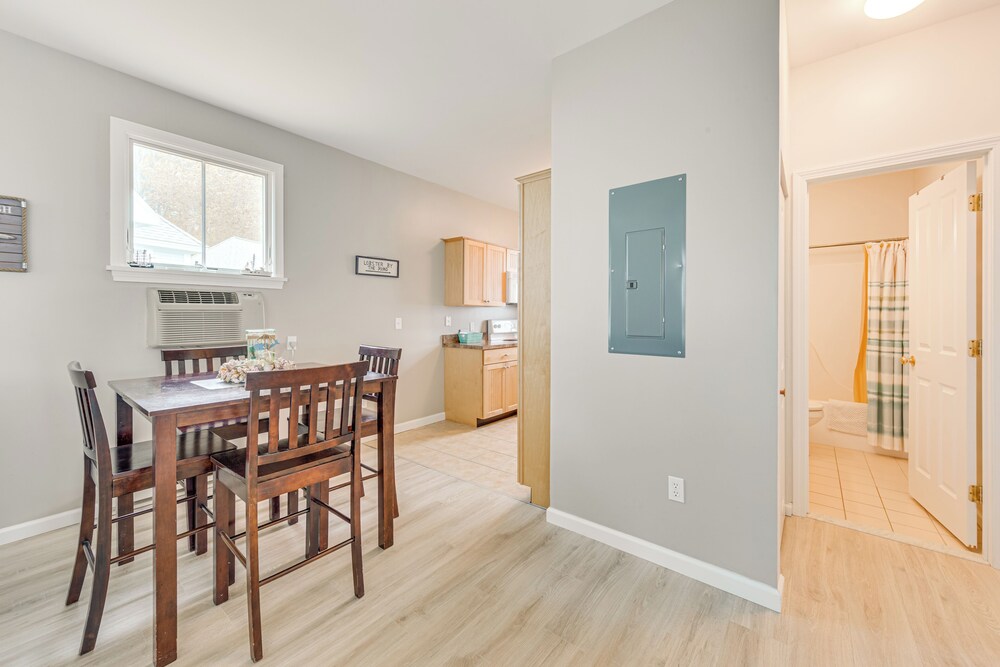 1 Mi to Moody Beach: Cottage w/ Pool Access!
