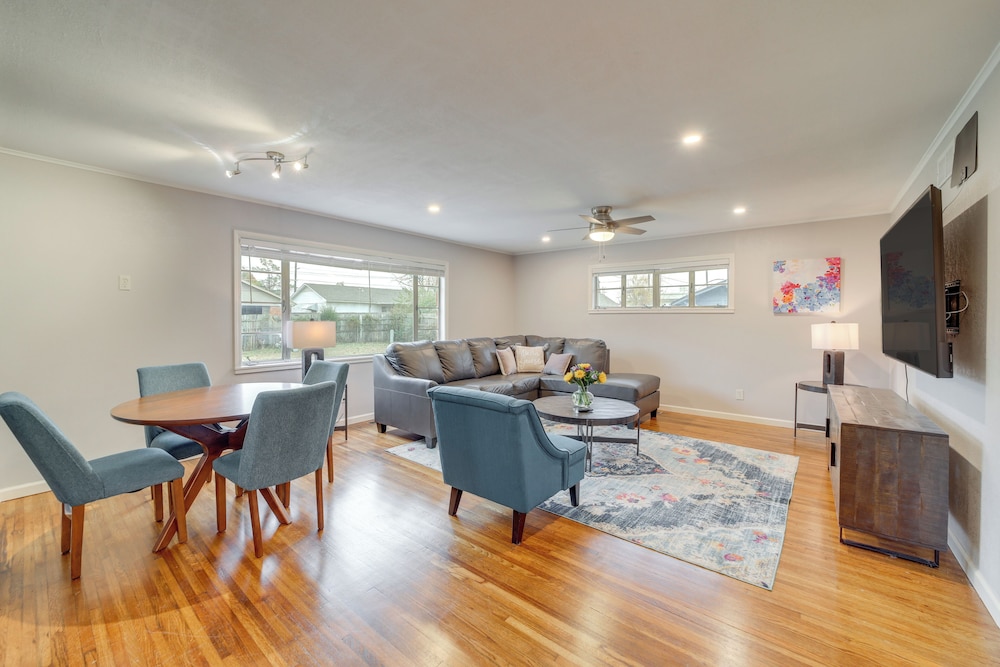 6 Mi to Dtwn: Dog-friendly Home w/ Yard in Tulsa