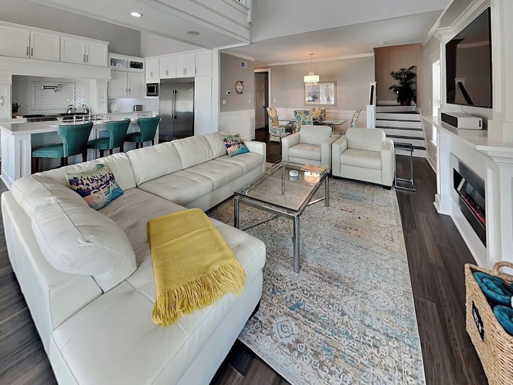 Rosé By The Bay by Ryson Vacation Rentals