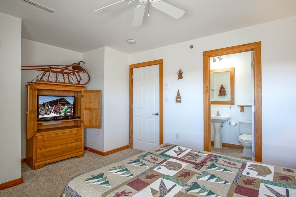 Camp 4 #2: 2 Bedrooms, 2.5 Baths: Slope Side, Gas Fireplace