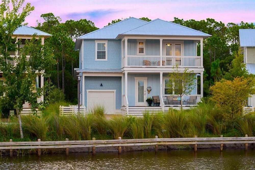 WHITE SAND REUNION 5 Bedroom Holiday Home by Five Star Properties
