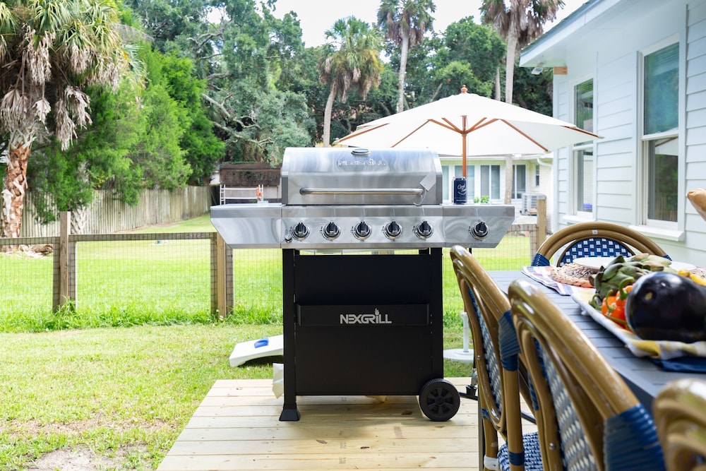 Jessamine by Avantstay Picture Perfect Home w Stunning Backyard