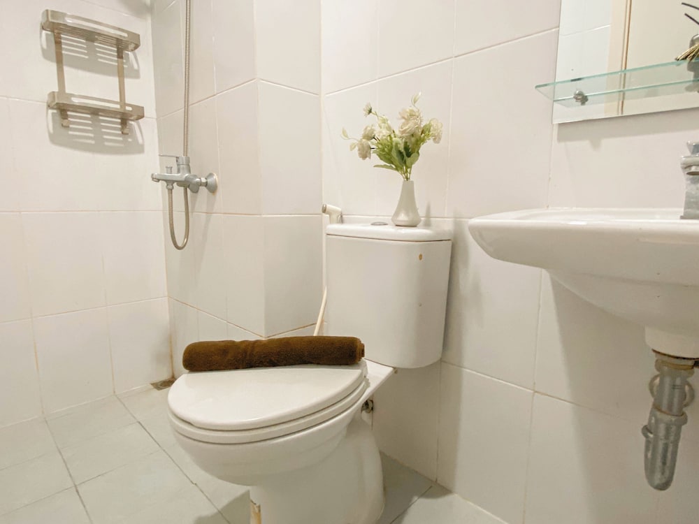 Homey And Modern 2Br At Patraland Urbano Apartment