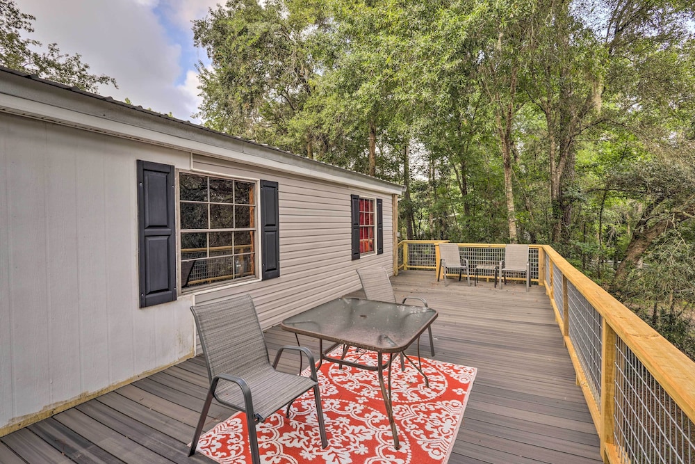 Suwannee Riverfront Home: Grill, Near Springs - Property Image 10