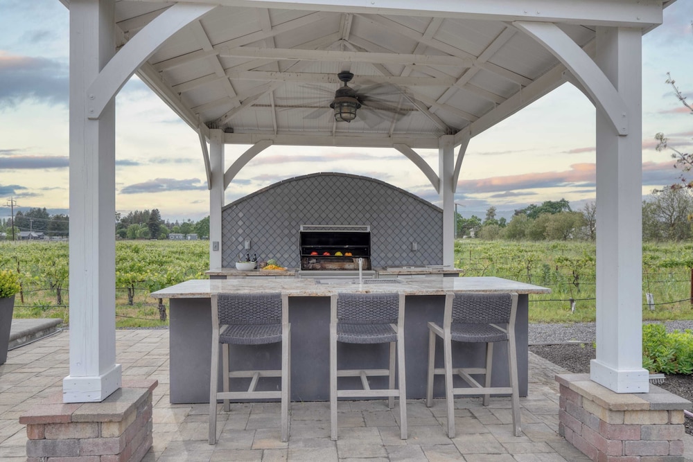 Chic Sonoma Oasis w/ Pool, Bocce, Hot Tub + Minutes to Downtown