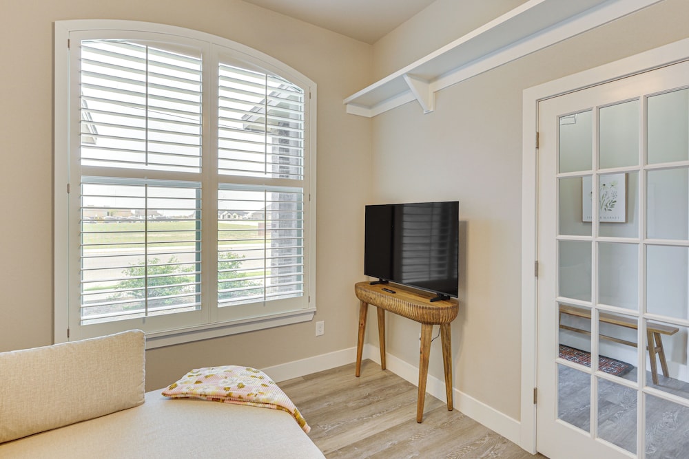 8 Mi to Texas Tech: Spacious Lubbock Home