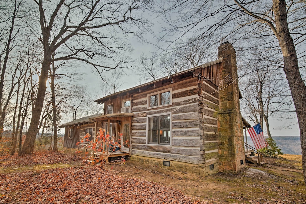 Cozy Cumberland Mountain Cabin w/ Stunning Views! view 5