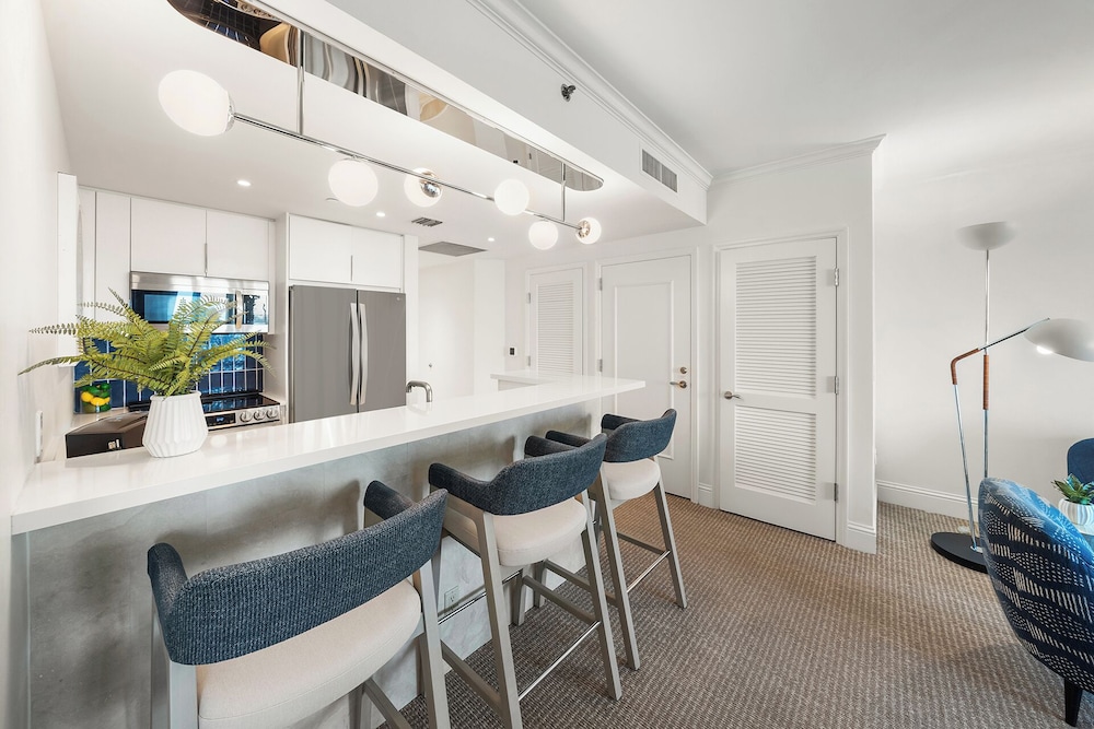 Luxury Vacation Rentals at Fontainebleau Miami Beach by LRMB