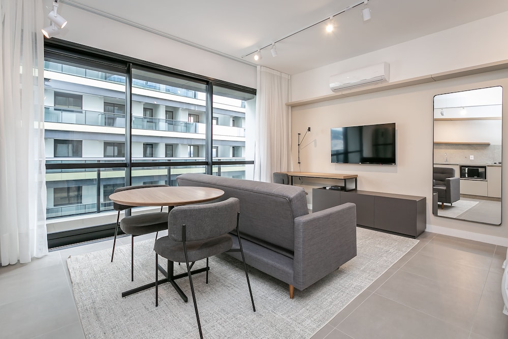 Studios Tower by Viva - Prédio com piscina e estacionamento no centro de Floripa