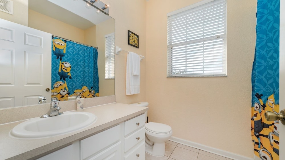 2 Massive Water Slides / Movie Theater / Fitness Center / Giant Kid's Splash Pad / Near To Disney 3 Bedroom Apts