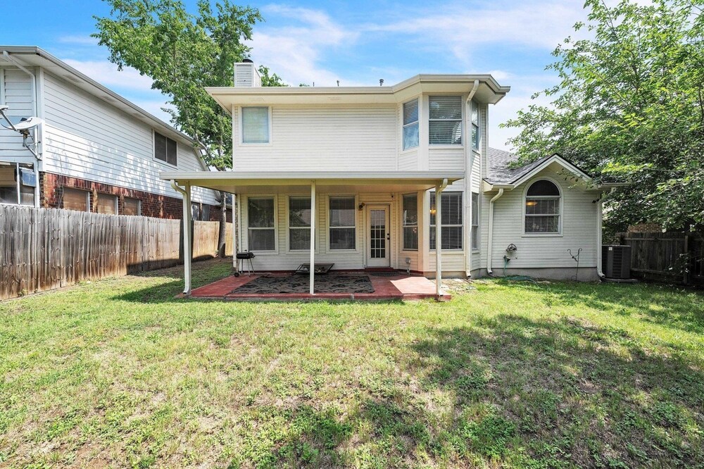 Modern 4br Gem Chic Comfort In Austin 4 Bedroom Home