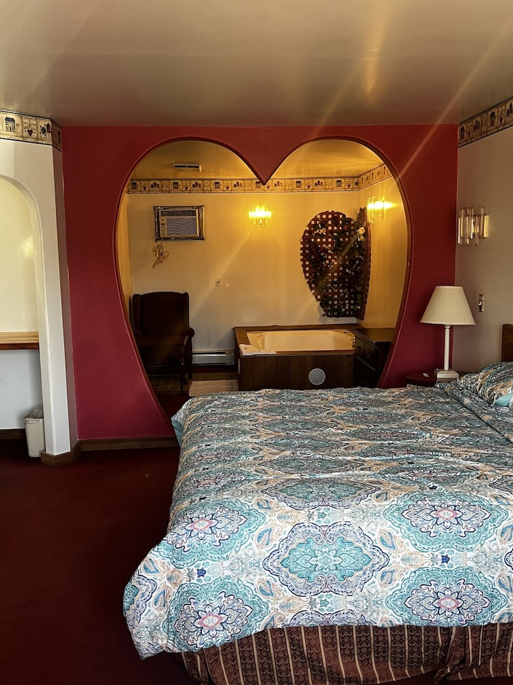 Grand Howell Inn view 2