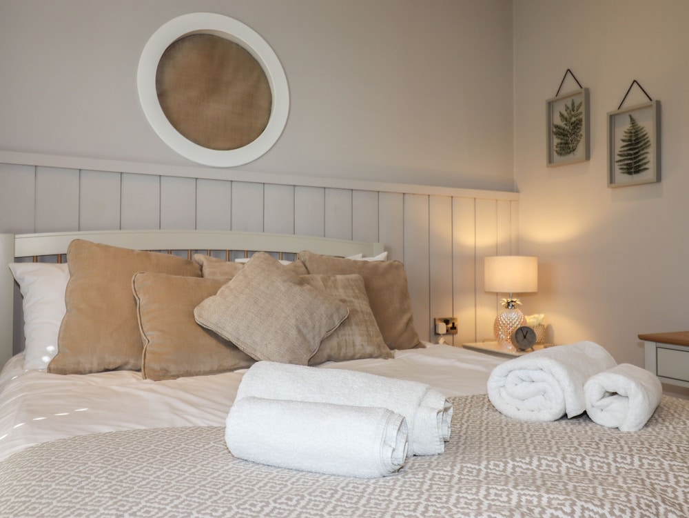 1 Delamere Point