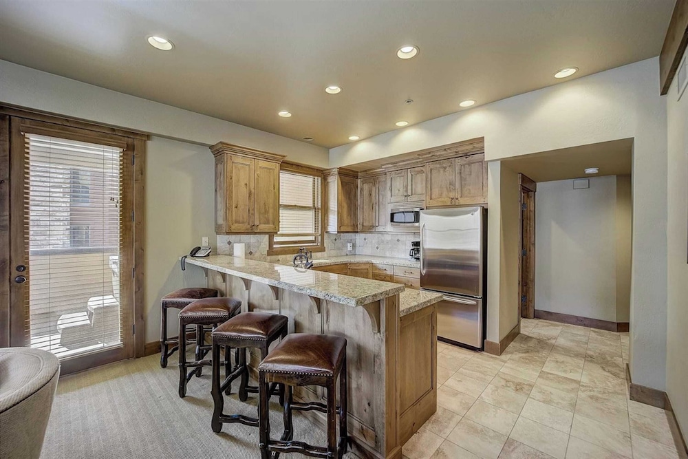 2 Ski-in/ski-out Condos w/ Hot Tubs Deer Valley Mont Cervin by Avantstay
