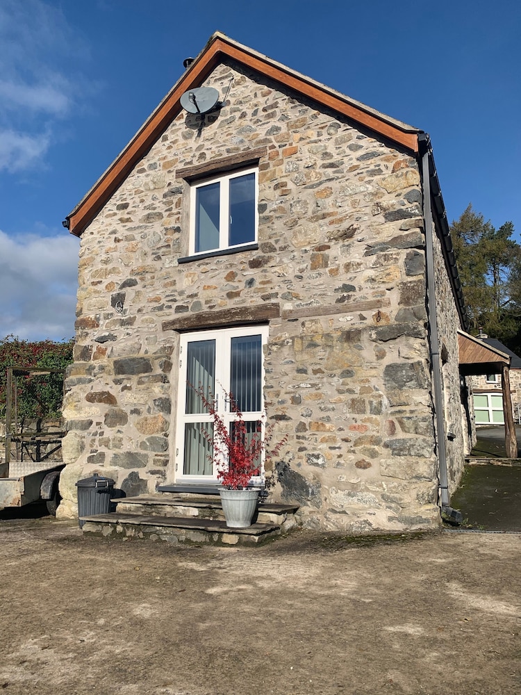 Bryn Eithin Cottage Far From the Madding Crowd