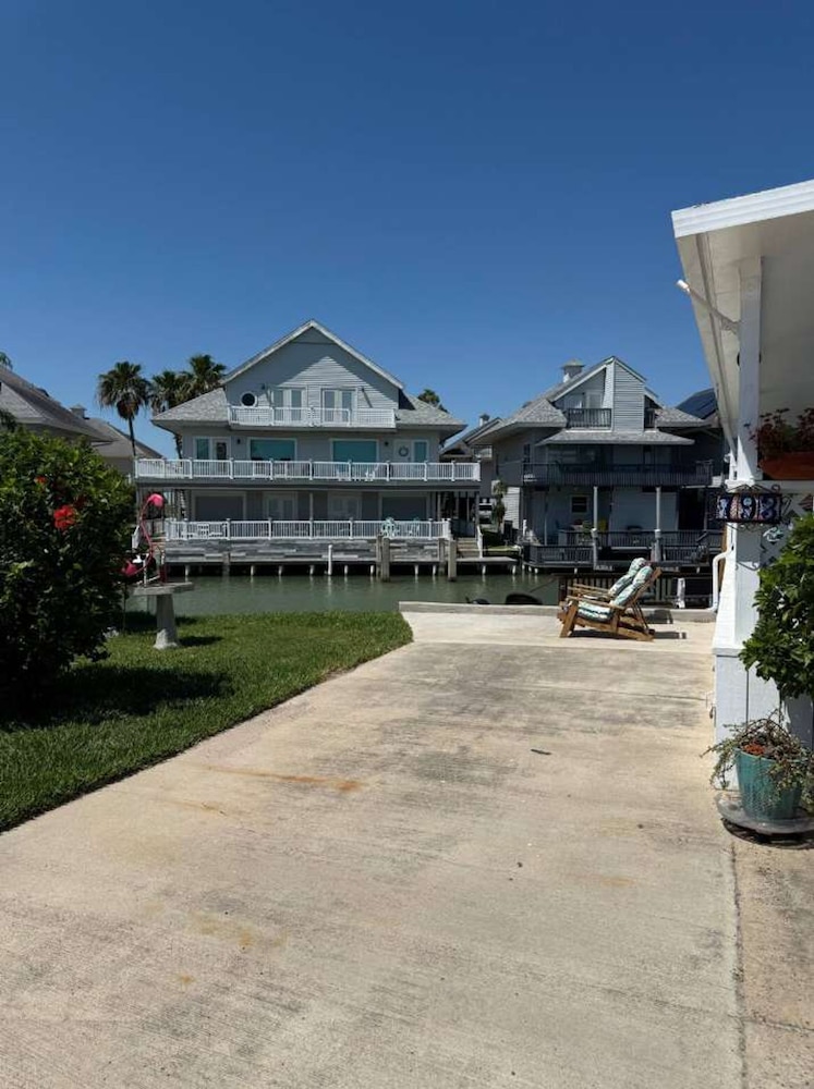 Charming 1BR Getaway in Long Island Village Resort