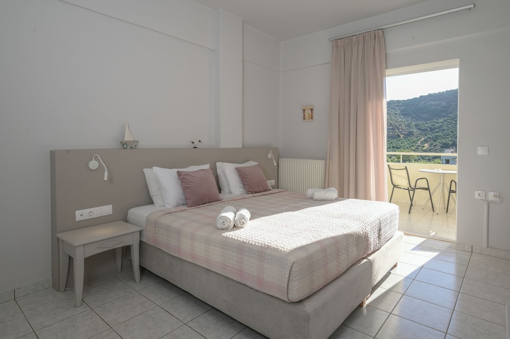 Antonis Apts - Physio Fitness Retreats