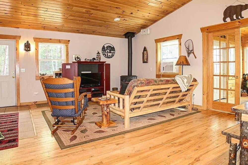 Quaint Clam 2 Bedroom Home