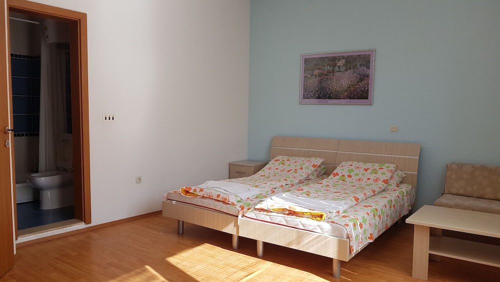 Luccia Apatments-Villa Laguna - Hostel view 4