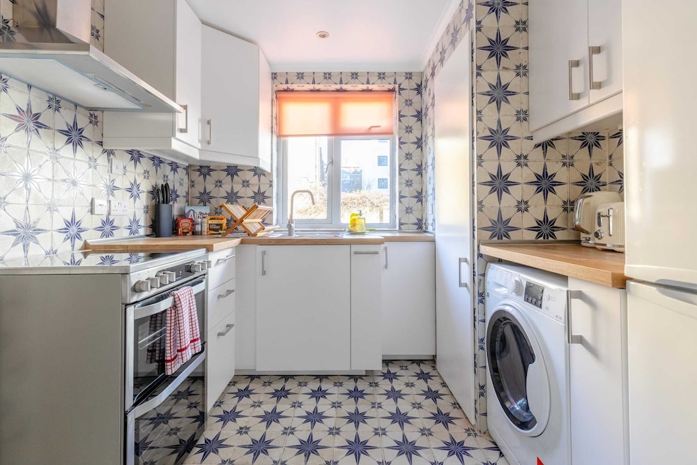 Serene 2BD Flat W/private Patio Old Street!