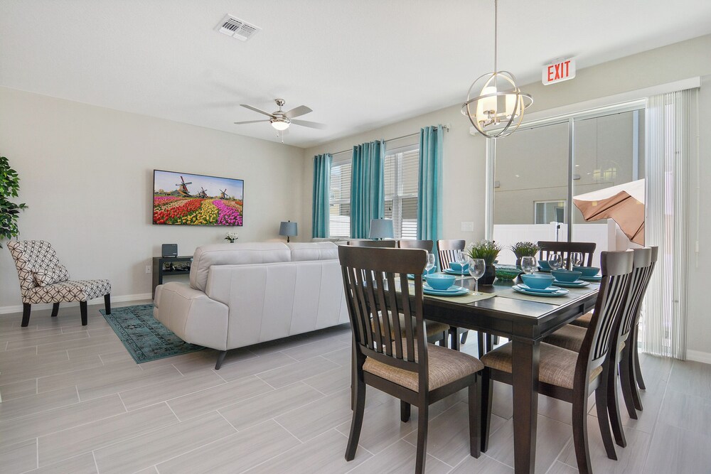 Four Bedroom Sleeps 10 w Gameroom 5152a