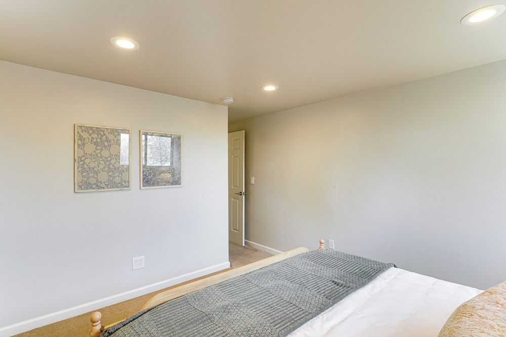 5 Mi to Hogle Zoo: Modern Retreat w/ Spacious Yard, photo 14