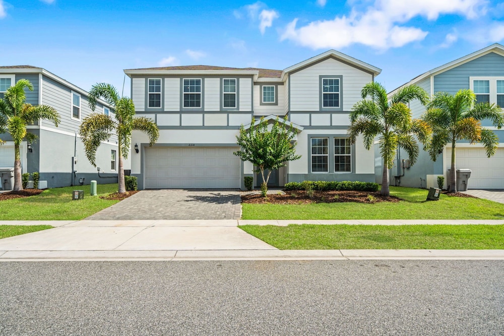 2210 Lelani Circle