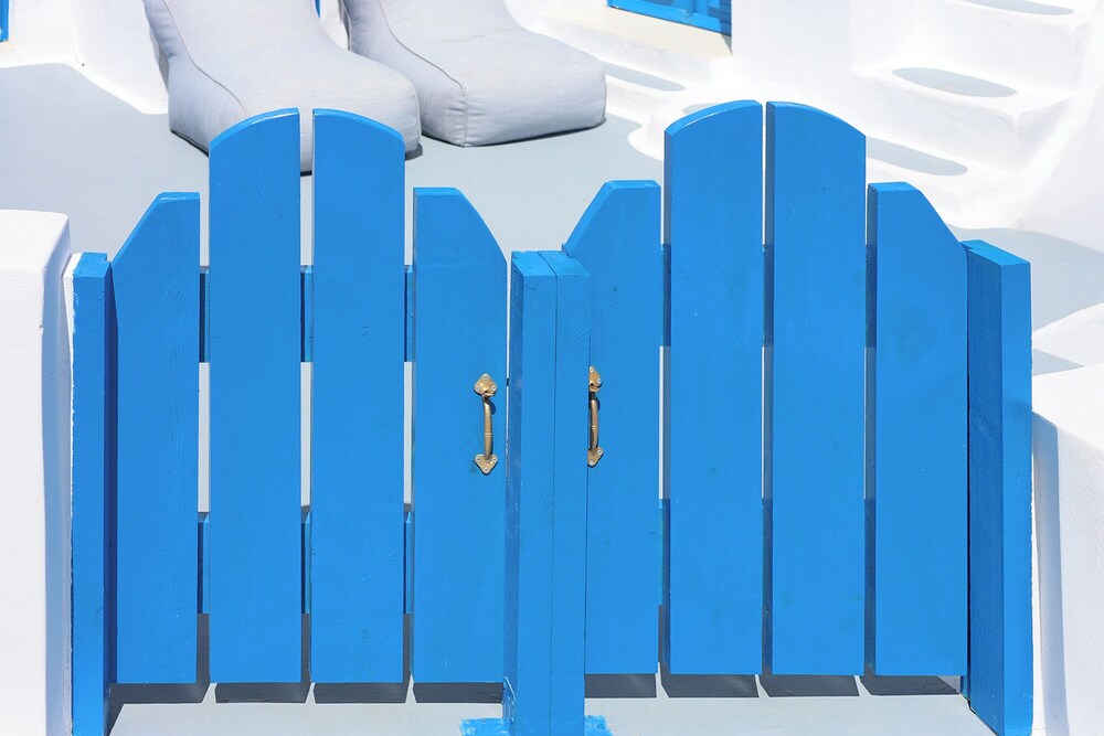 Phaos Oia Suites