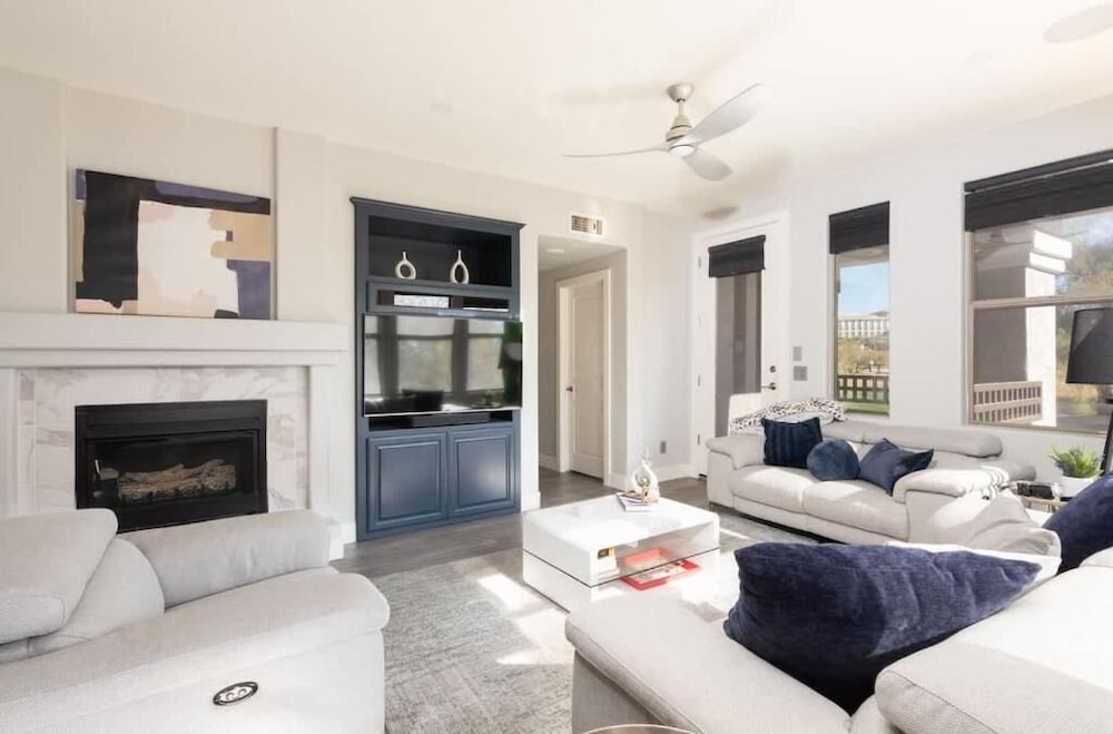 Scottsdale Condo Overlooking Golf Course