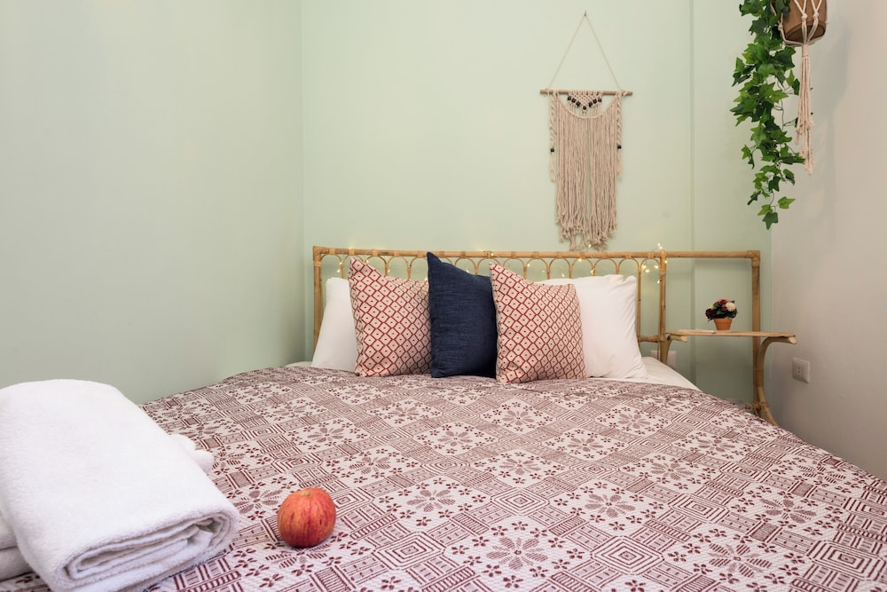 Boho-Chic Cozy 2BR - Apt & Balcony in Mar Mikhael